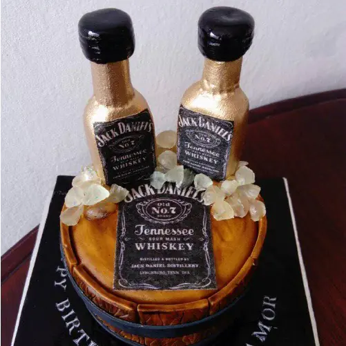 Pastel personalizado para hombres en Quito hecho por DiPastel