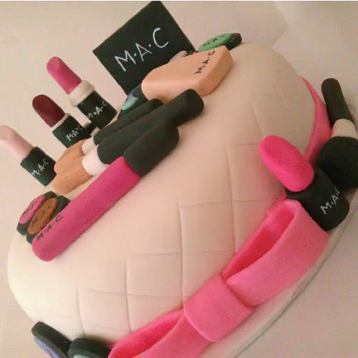 Pastel personalizado para mujeres en Quito hecho por DiPastel