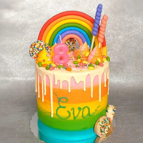 Pastel personalizado de arcoiris en Quito hecho por DiPastel
