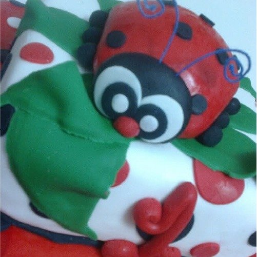Pastel personalizado de Ladybug en Quito hecho por DiPastel