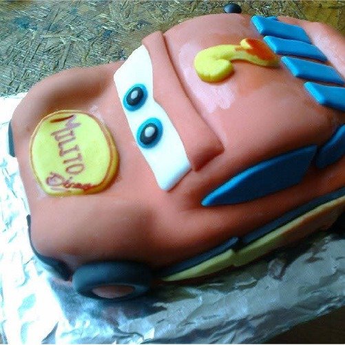 Pastel personalizado de Rayo McQueen en Quito hecho por DiPastel