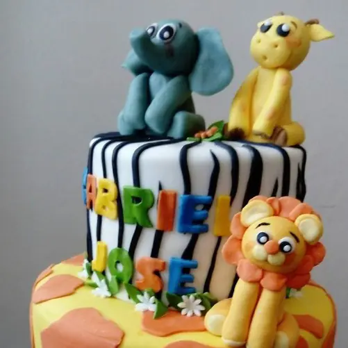 Pastel personalizado de Safari en Quito hecho por DiPastel